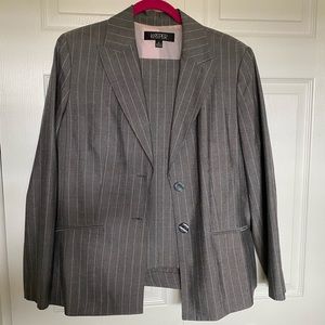 Beautiful Kasper Pinstripe Pant Suit